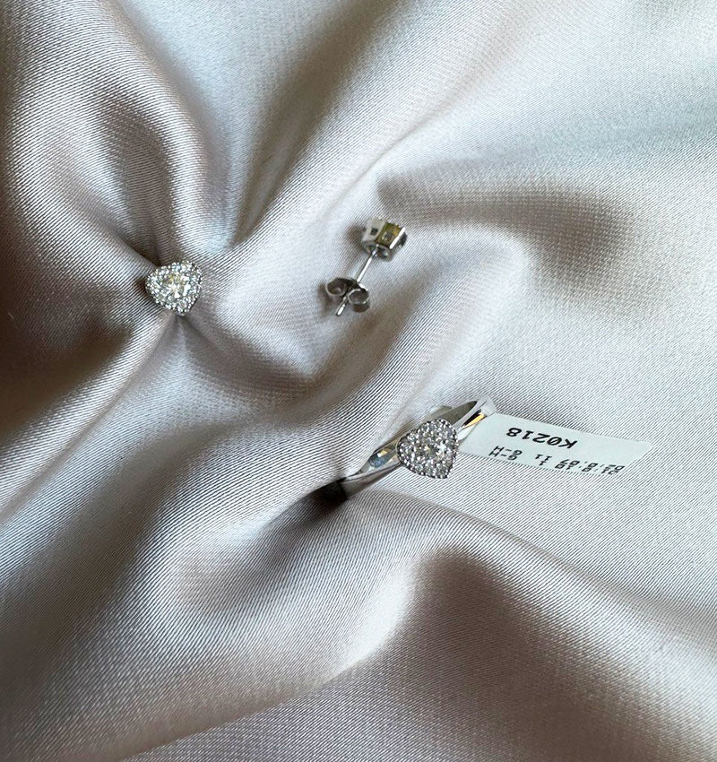 White gold set with a 0.58ct diamond