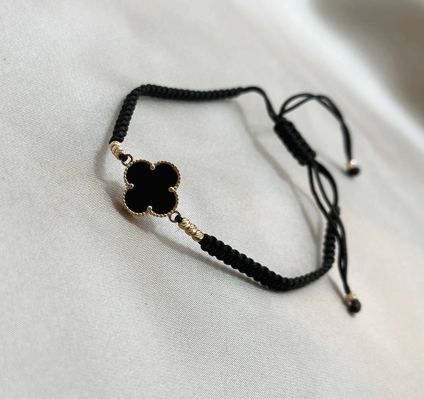 Rose gold bracelet with onyx