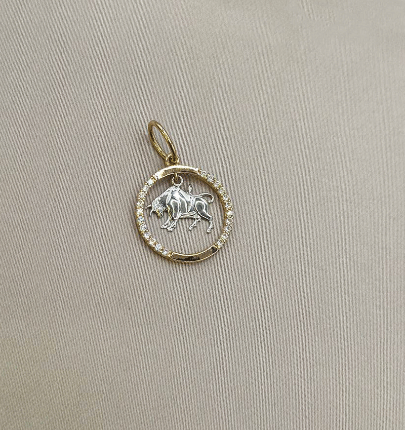 Rose gold pendant with cubic zirconia