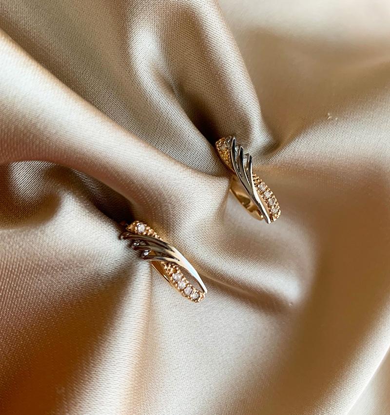 Rose gold earrings with zircon