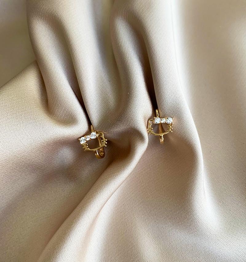 Rose gold earrings with zircon