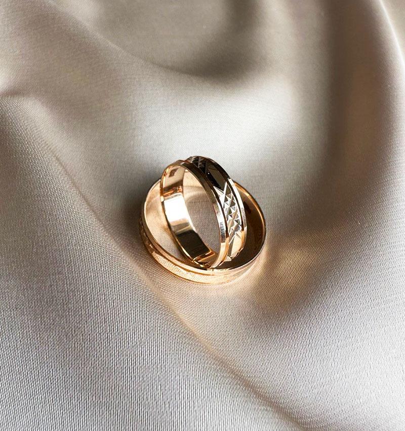 Rose gold wedding rings