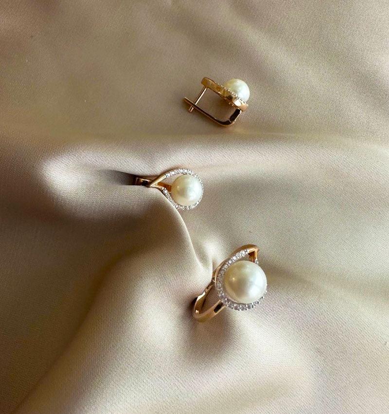 Rose gold set with zircon and pearls