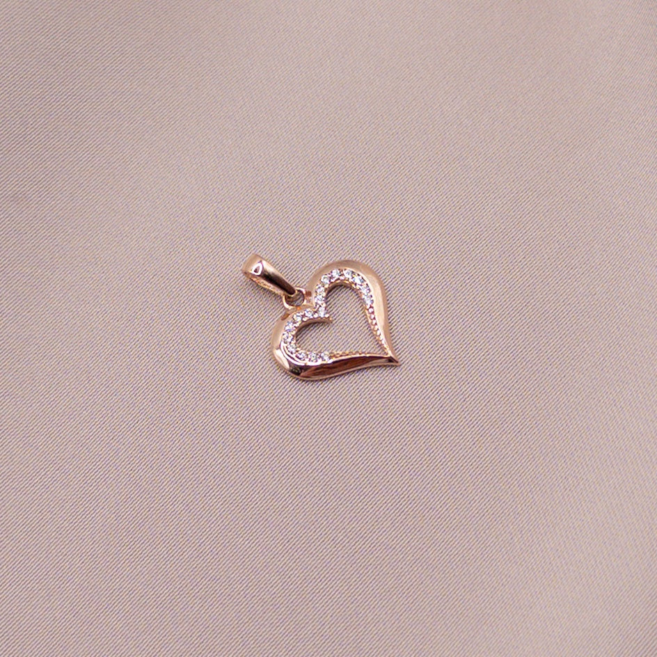 Rose gold pendant with cubic zirconia