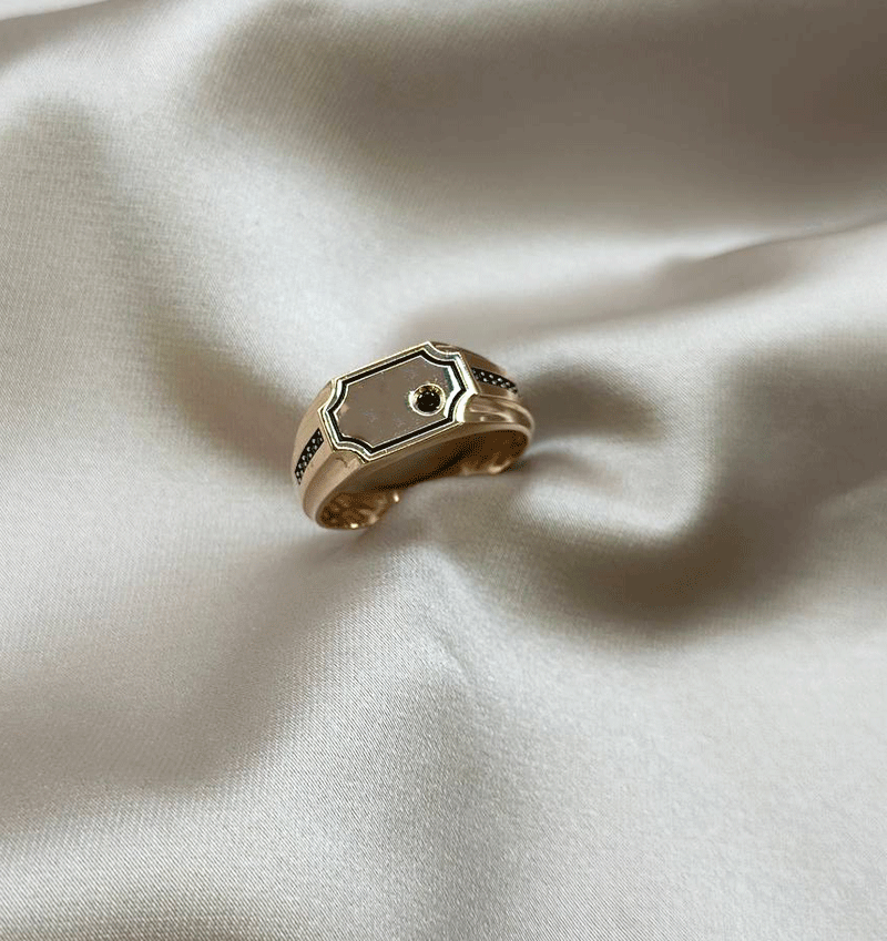 Inel din aur roșu cu zircon