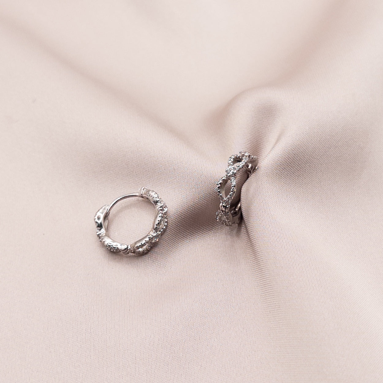 Серьги из серебра с цирконом