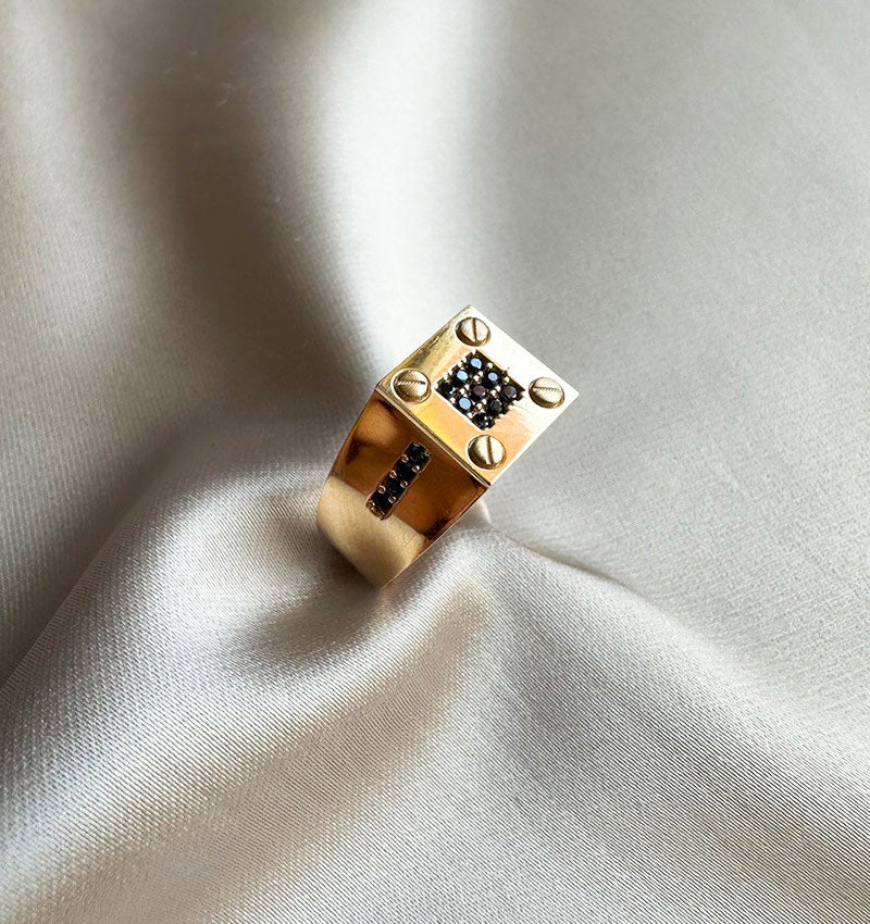 Rose gold ring with zircon