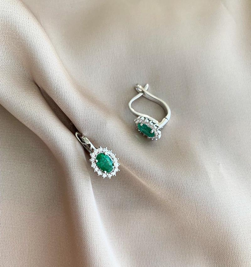 White gold earrings with a diamond and emerald weighing 1.06ct