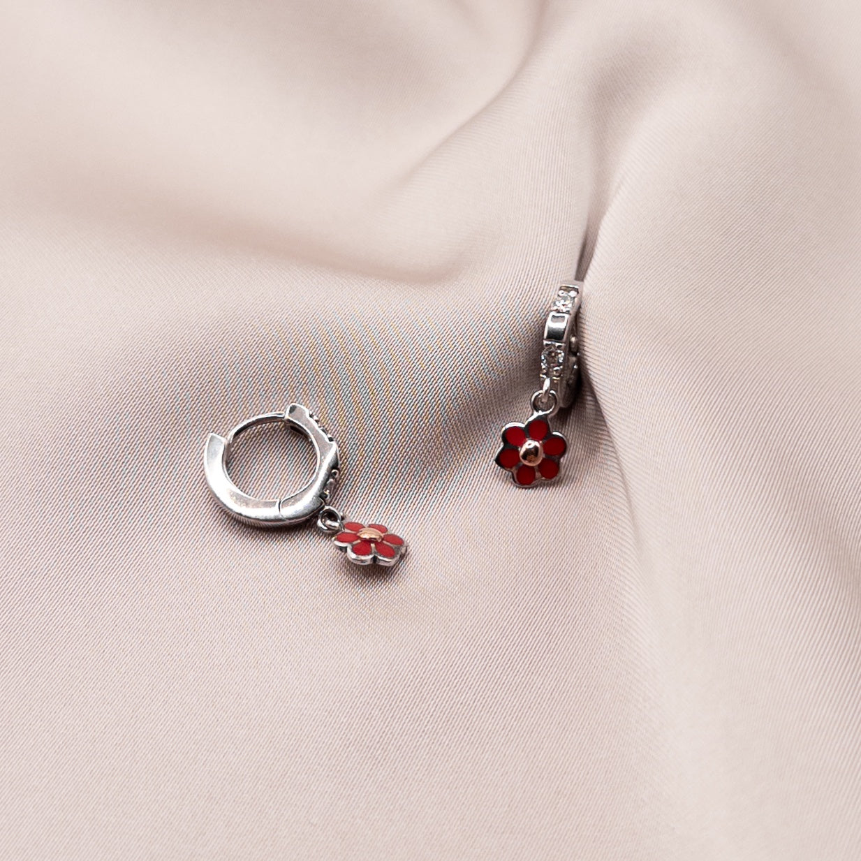 Серьги из серебра с цирконом и эмалью
