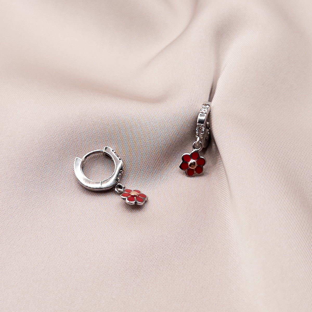 Серьги из серебра с цирконом и эмалью