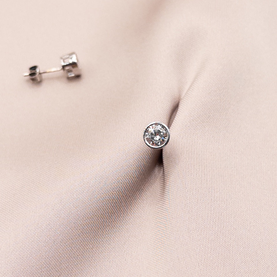 Silver earrings with zircon