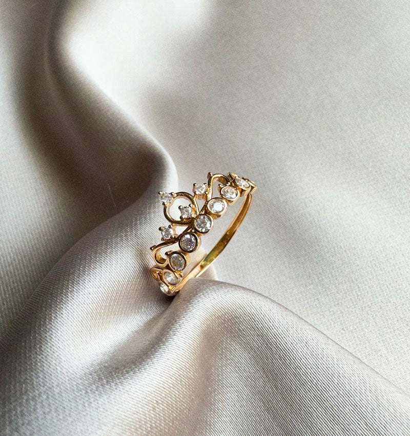 Rose gold ring with zircon