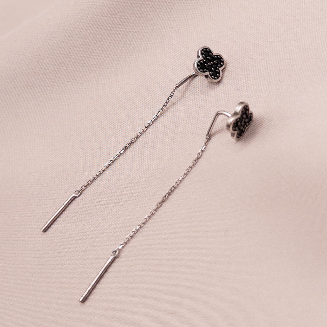 Серьги из серебра с цирконом