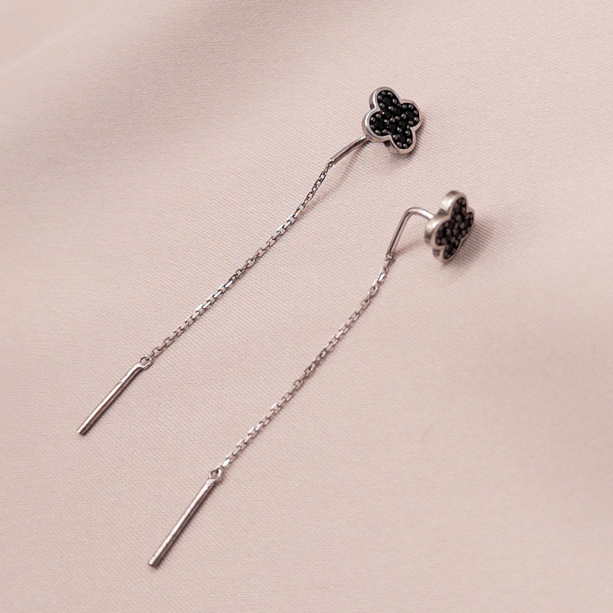 Серьги из серебра с цирконом