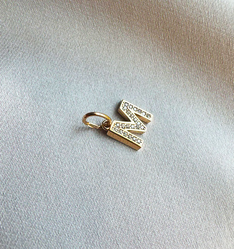 Pandantiv cu literă din aur roz și zirconiu