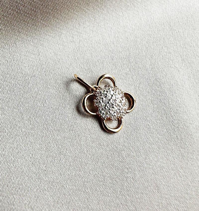 Rose gold pendant with cubic zirconia