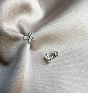 Серьги из белого золота с цирконом