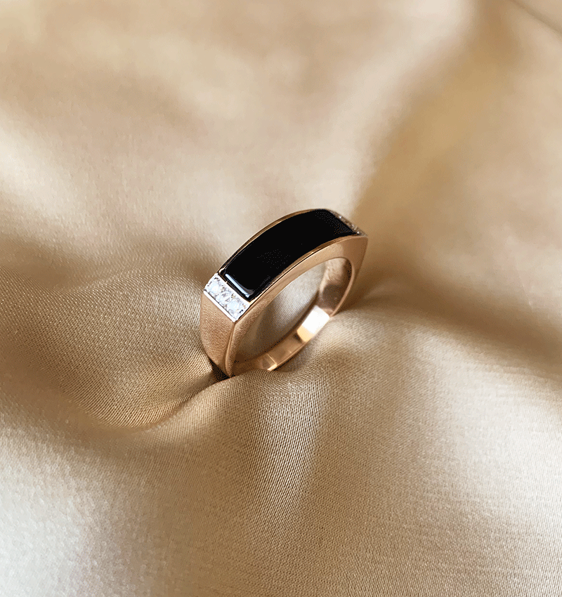 Inel din aur roz cu onix