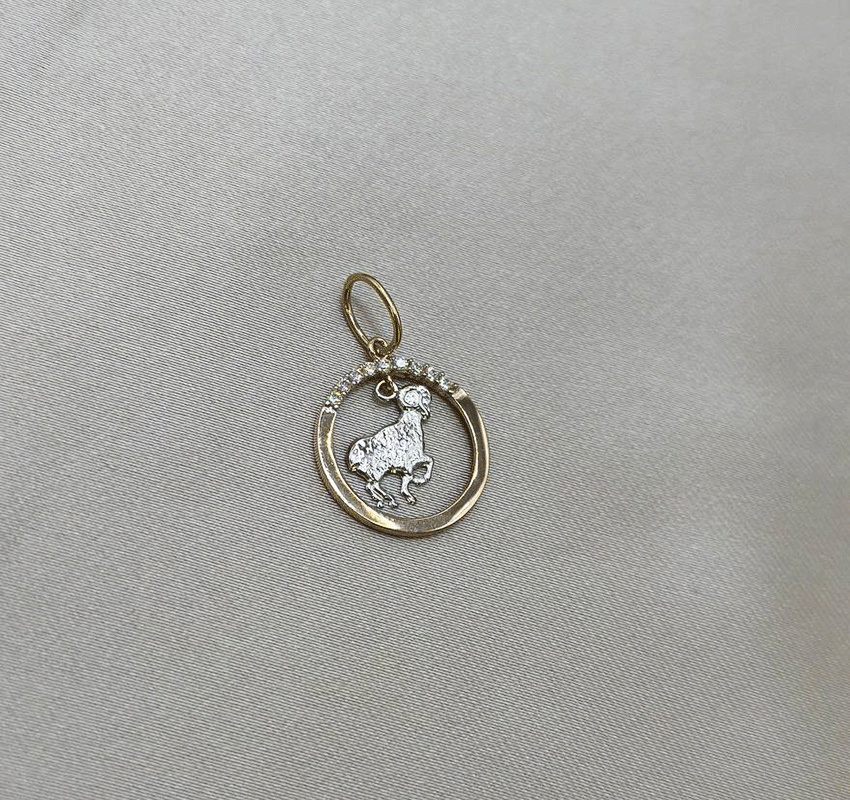 Rose gold pendant with zircon