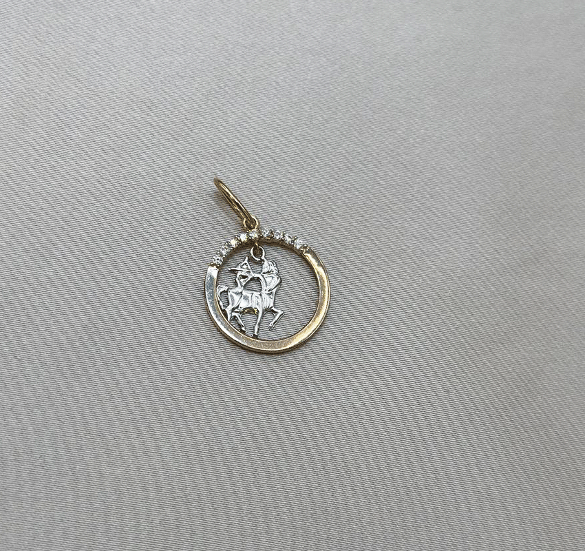 Rose gold pendant with zircon