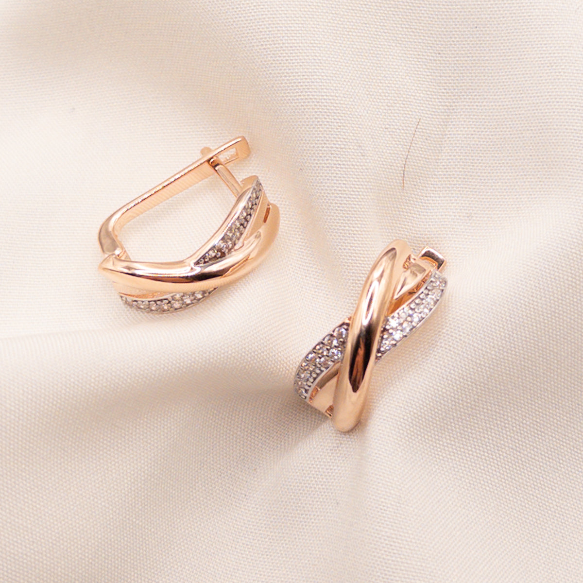 Rose gold earrings with zircon