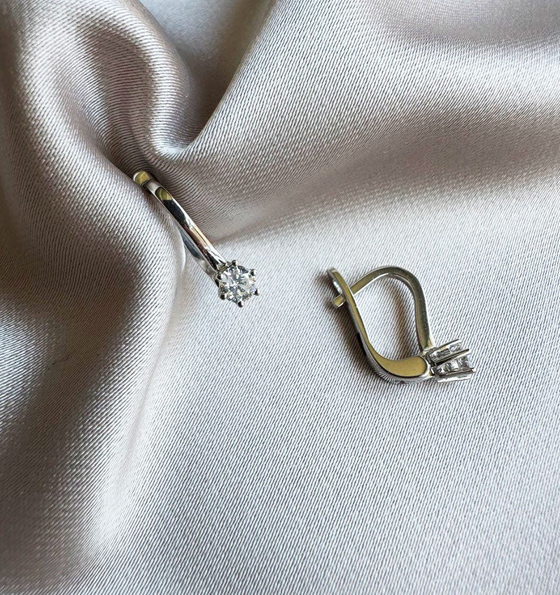 Серьги из белого золота с бриллиантом 0.38ct