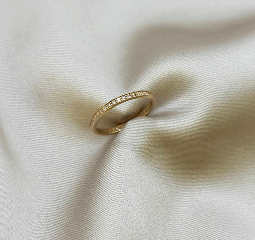 Rose gold ring with zircon