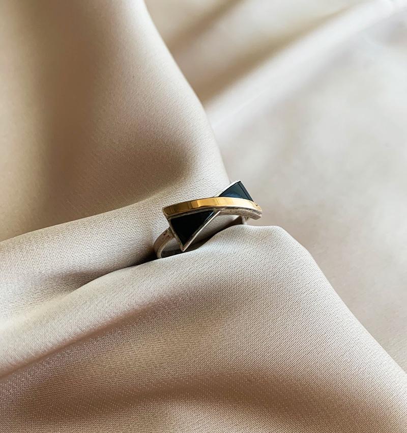 Inel din argint cu inserții de aur și zirconiu