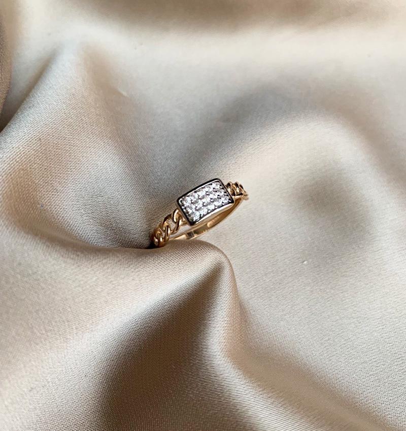 Кольцо из розового золота с цирконом