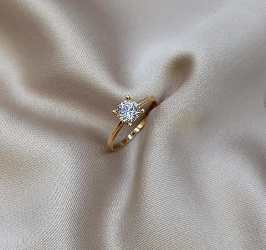 Rose gold engagement ring with zircon