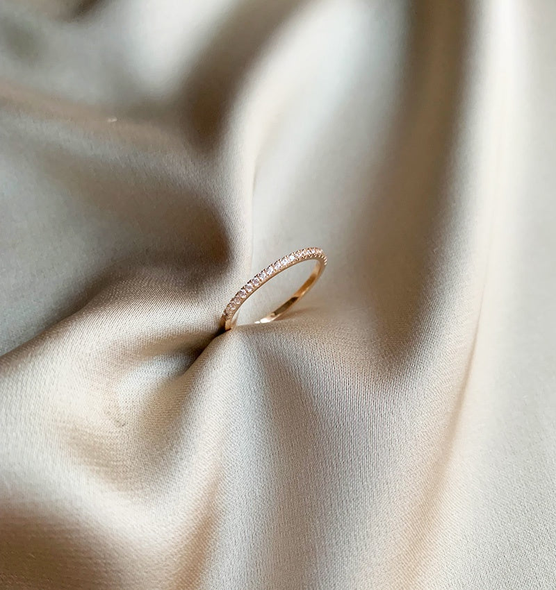 Rose gold ring with zircon