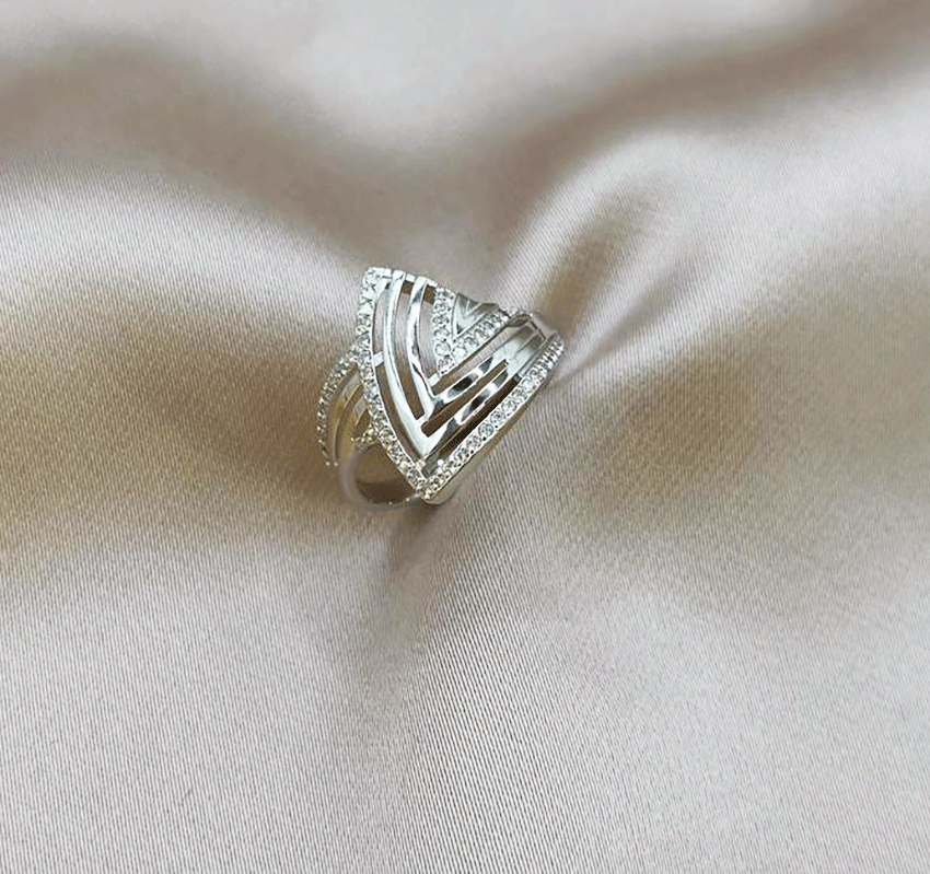 White gold ring with cubic zirconia