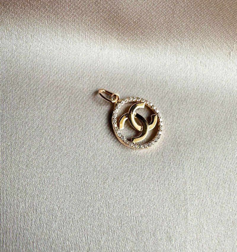 Rose gold pendant with zircon