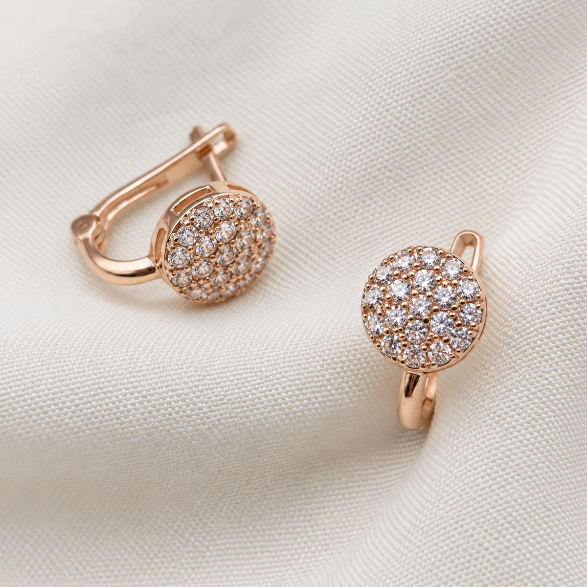 Yellow gold earrings with zircon