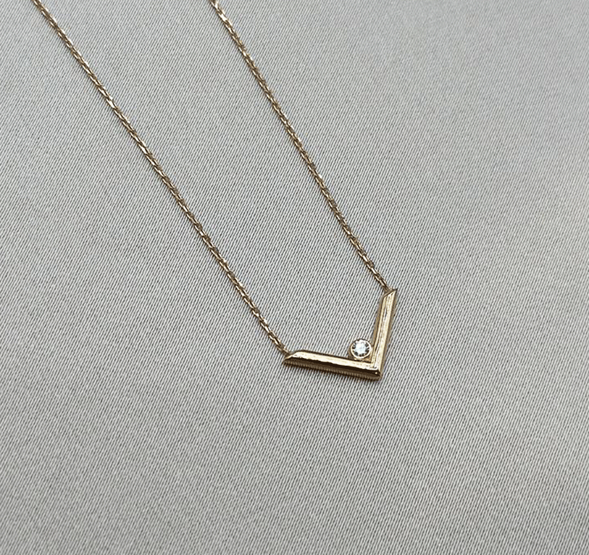 Колье из розового золота