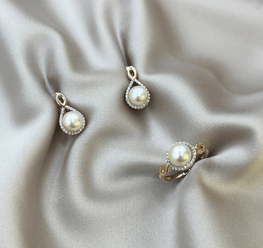 Rose gold set with pearls