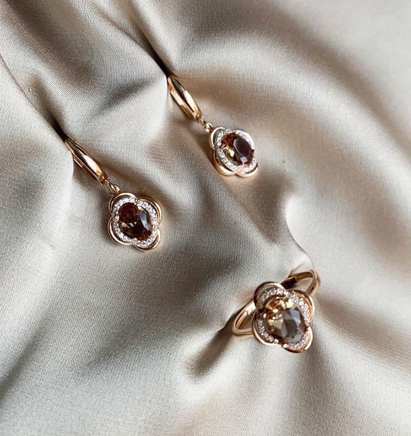 Rose gold set with zircon and smoky topaz