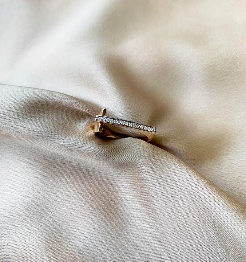 Rose gold ring with zircon