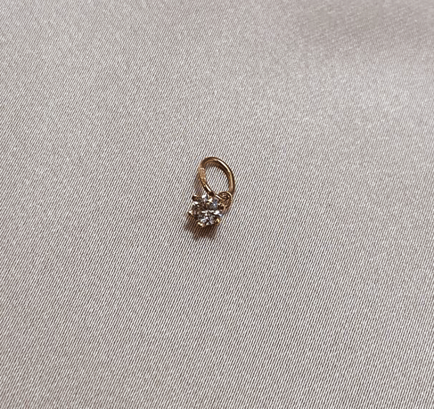 Rose gold pendant with zircon