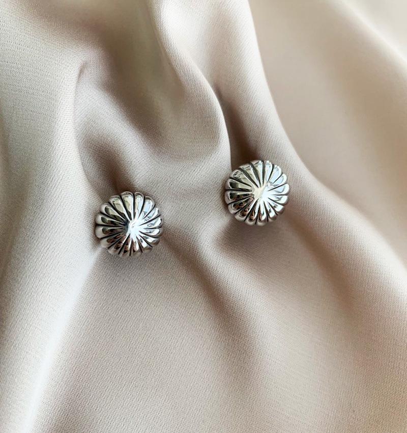 White gold earrings