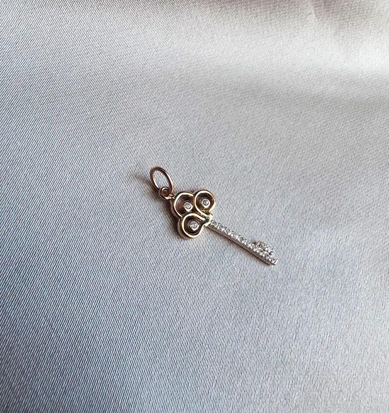 Cruce din aur roz cu zirconiu