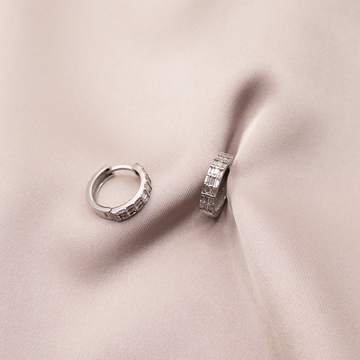 Серьги из серебра с цирконом