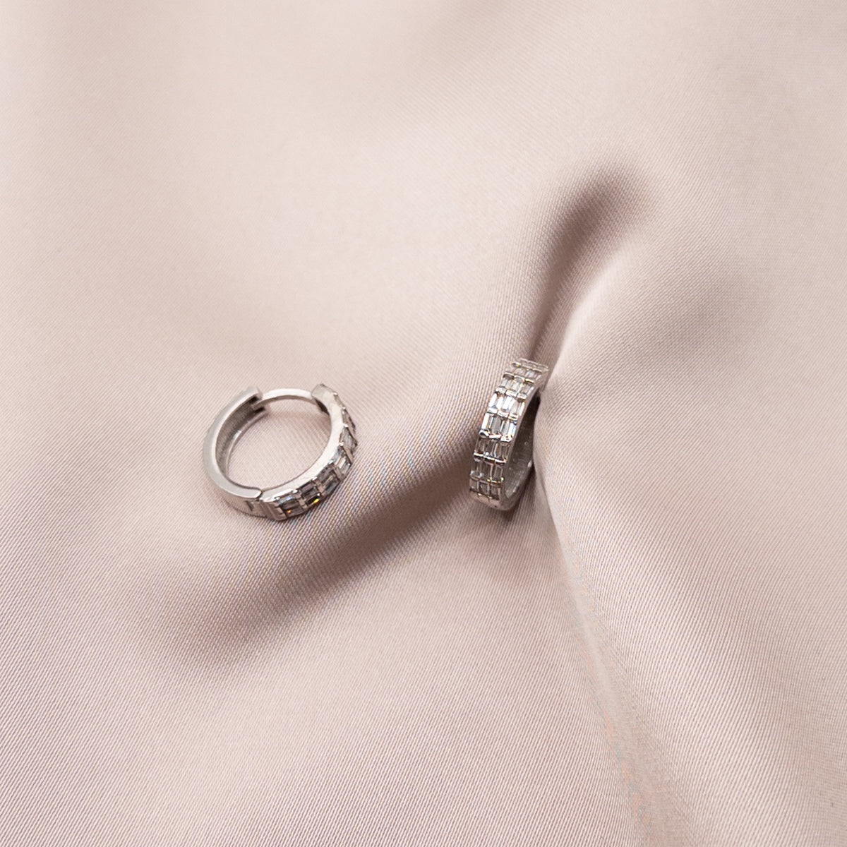 Серьги из серебра с цирконом