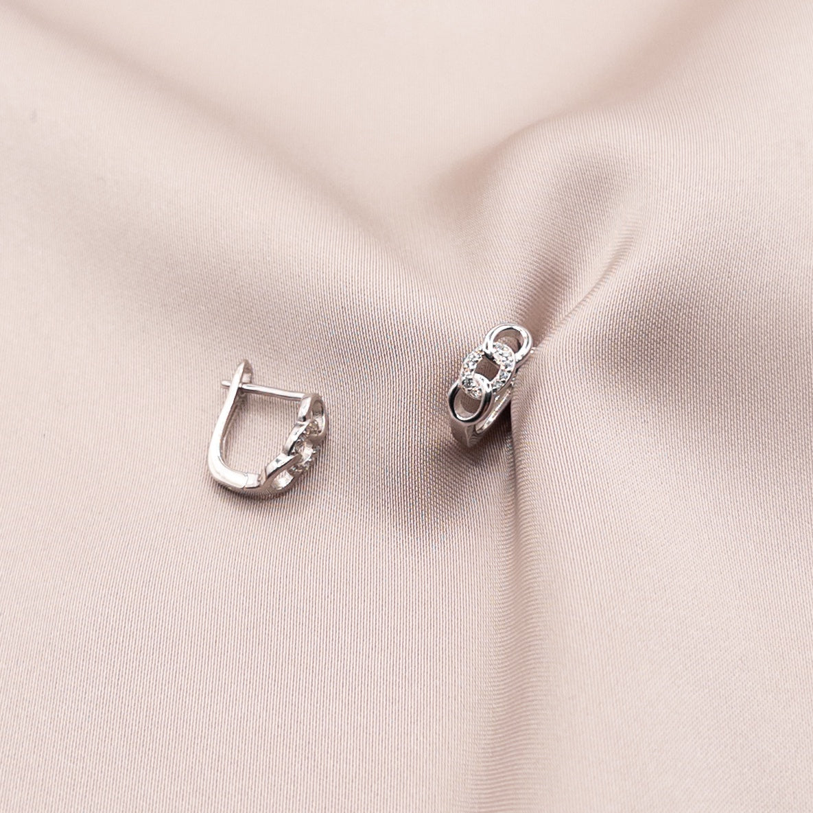 Серьги из серебра с цирконом