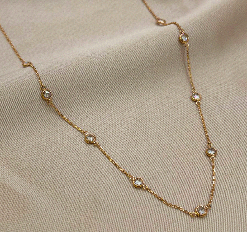 Rose gold necklace with zircon