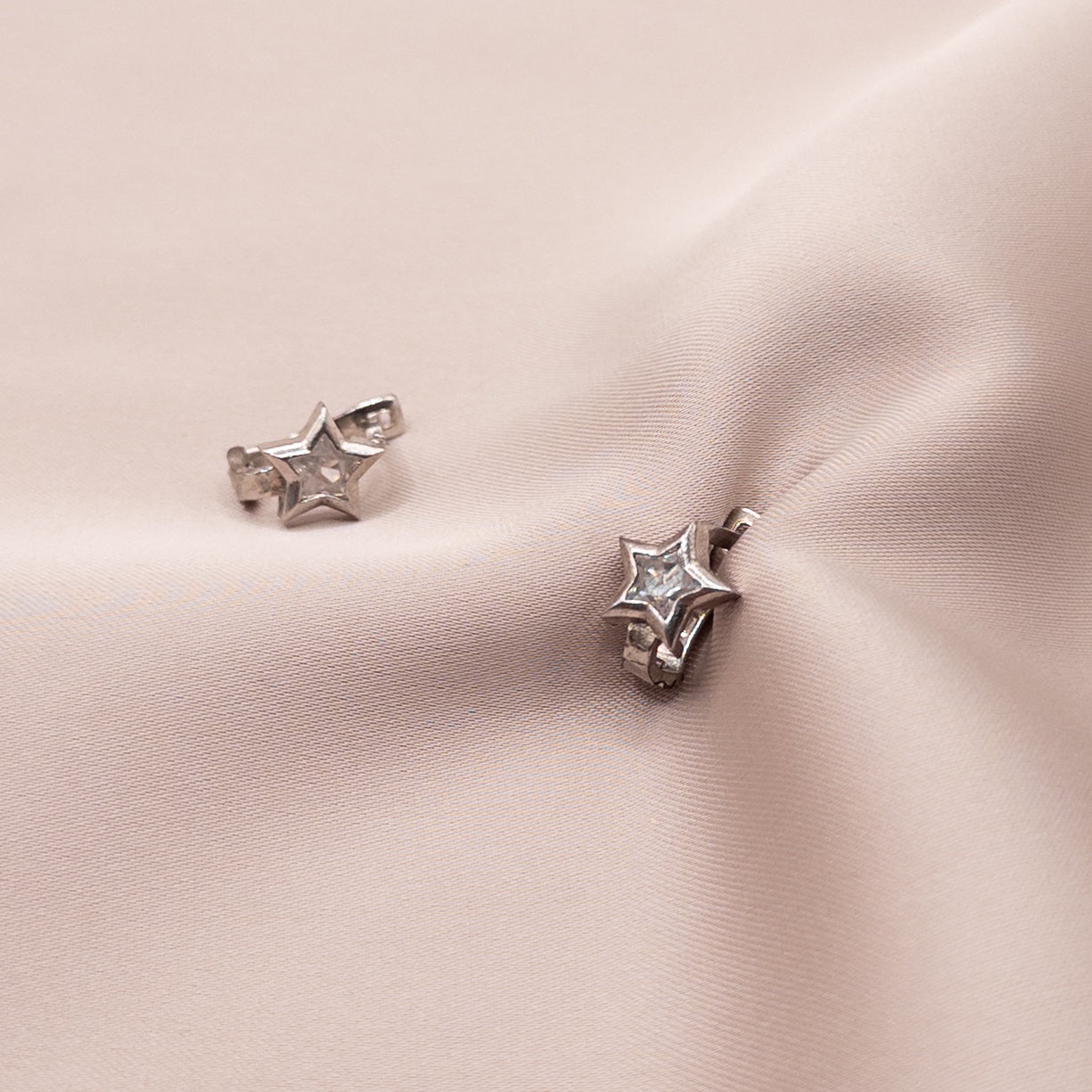 Серьги из серебра с цирконом