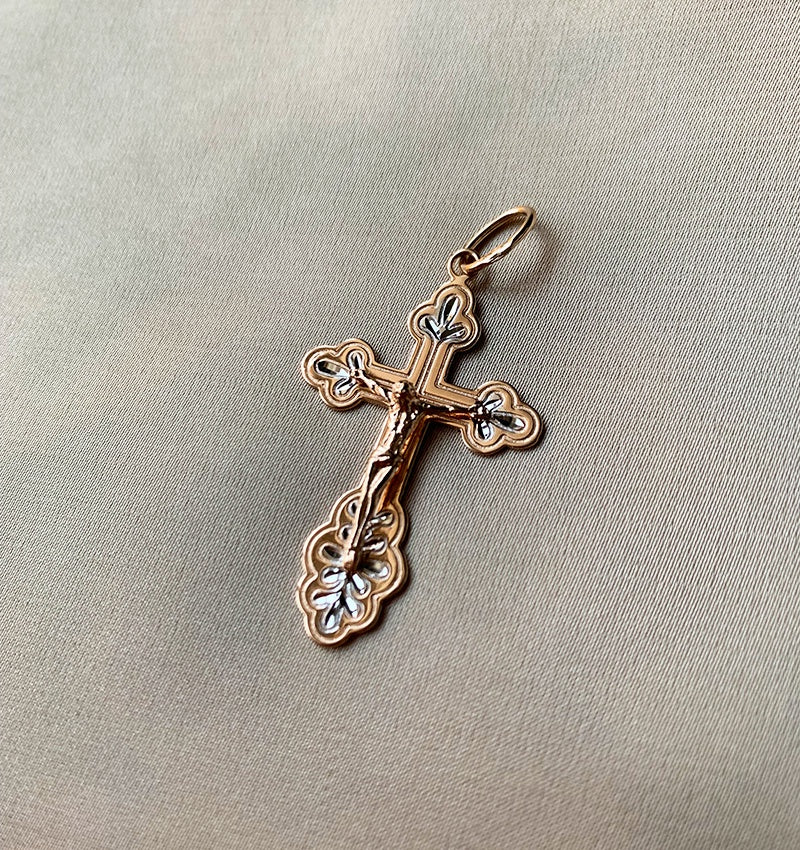 Cruce din aur roz