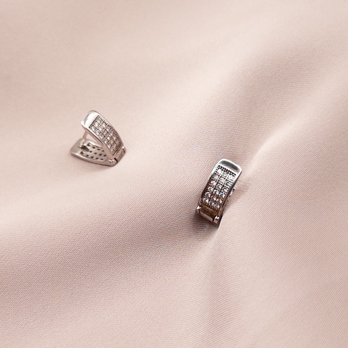Серьги из серебра с цирконом
