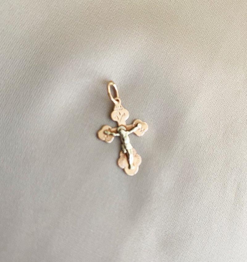 Cruce din aur roz