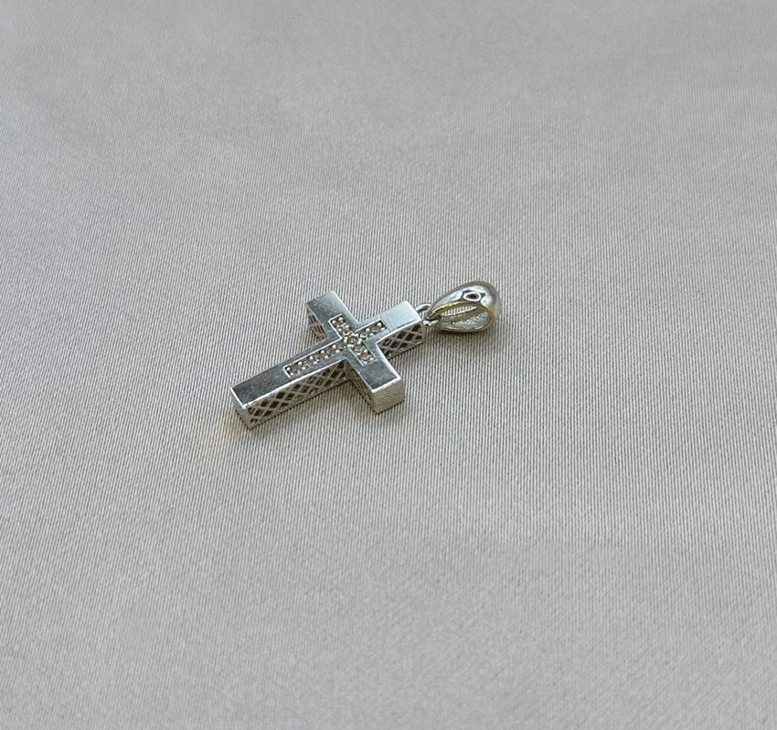 Крестик из белого золота